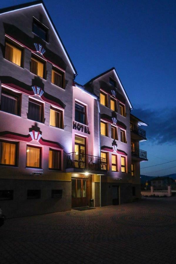 Hotel Milena มิลูฟกา ภายนอก รูปภาพ